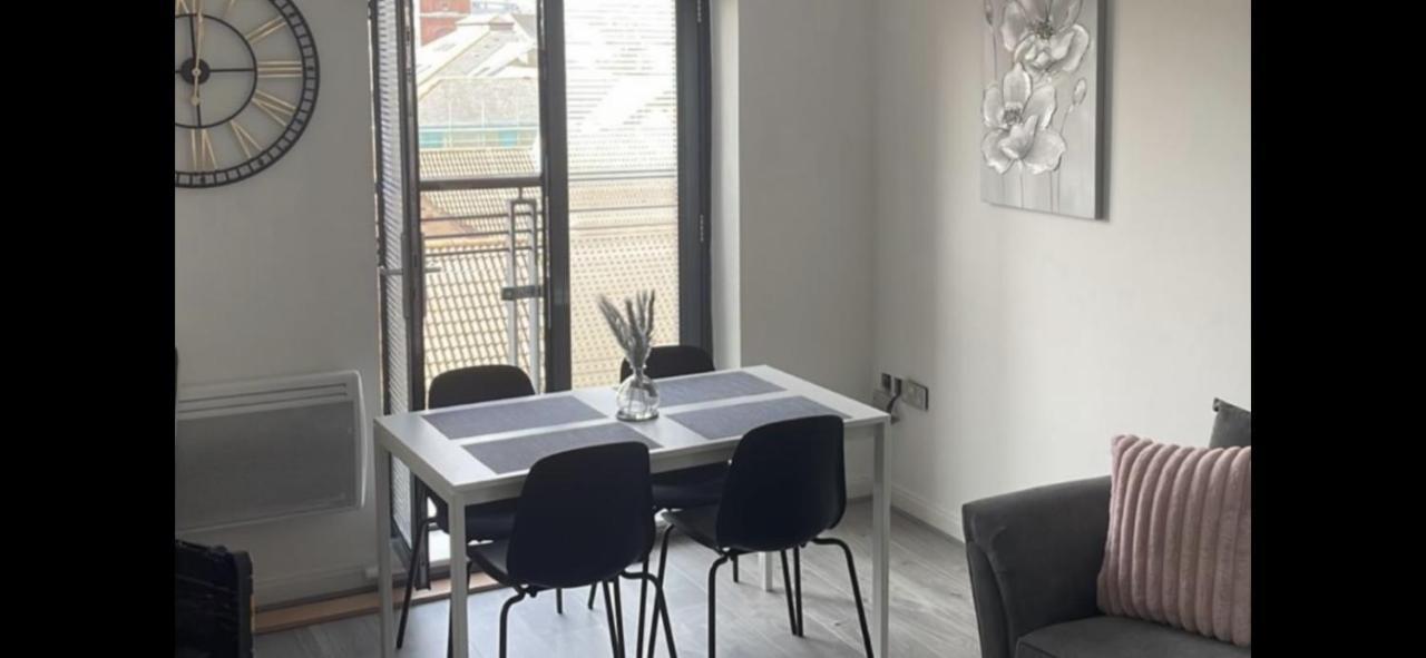2 Bed Modern Apartment Swansea Dış mekan fotoğraf