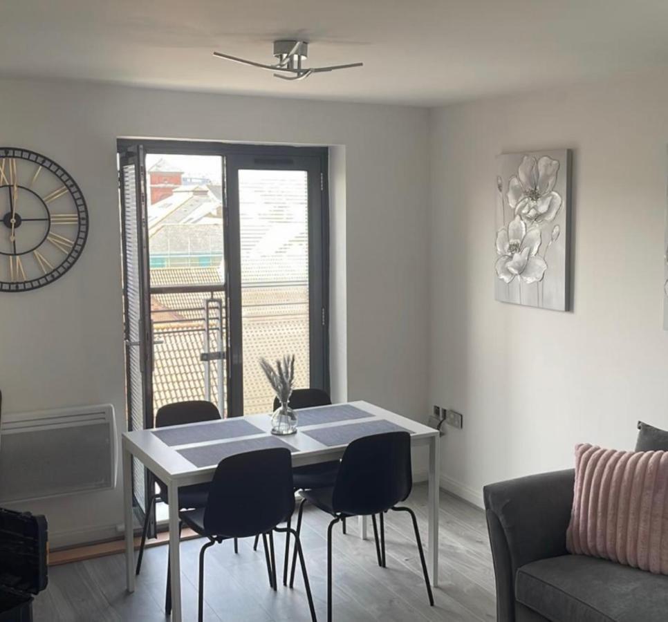 2 Bed Modern Apartment Swansea Dış mekan fotoğraf
