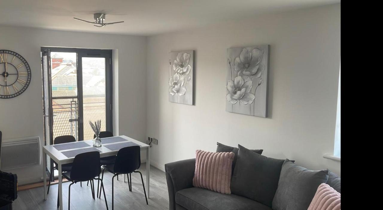 2 Bed Modern Apartment Swansea Dış mekan fotoğraf